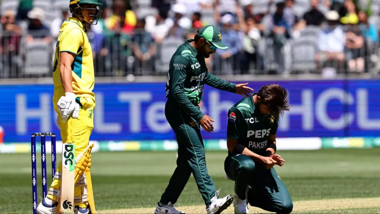 Dr Babar In Charge! Star Pakistan Batter Helps Shaheen Shah Afridi Set Dislocated Finger Bone Back- WATCH