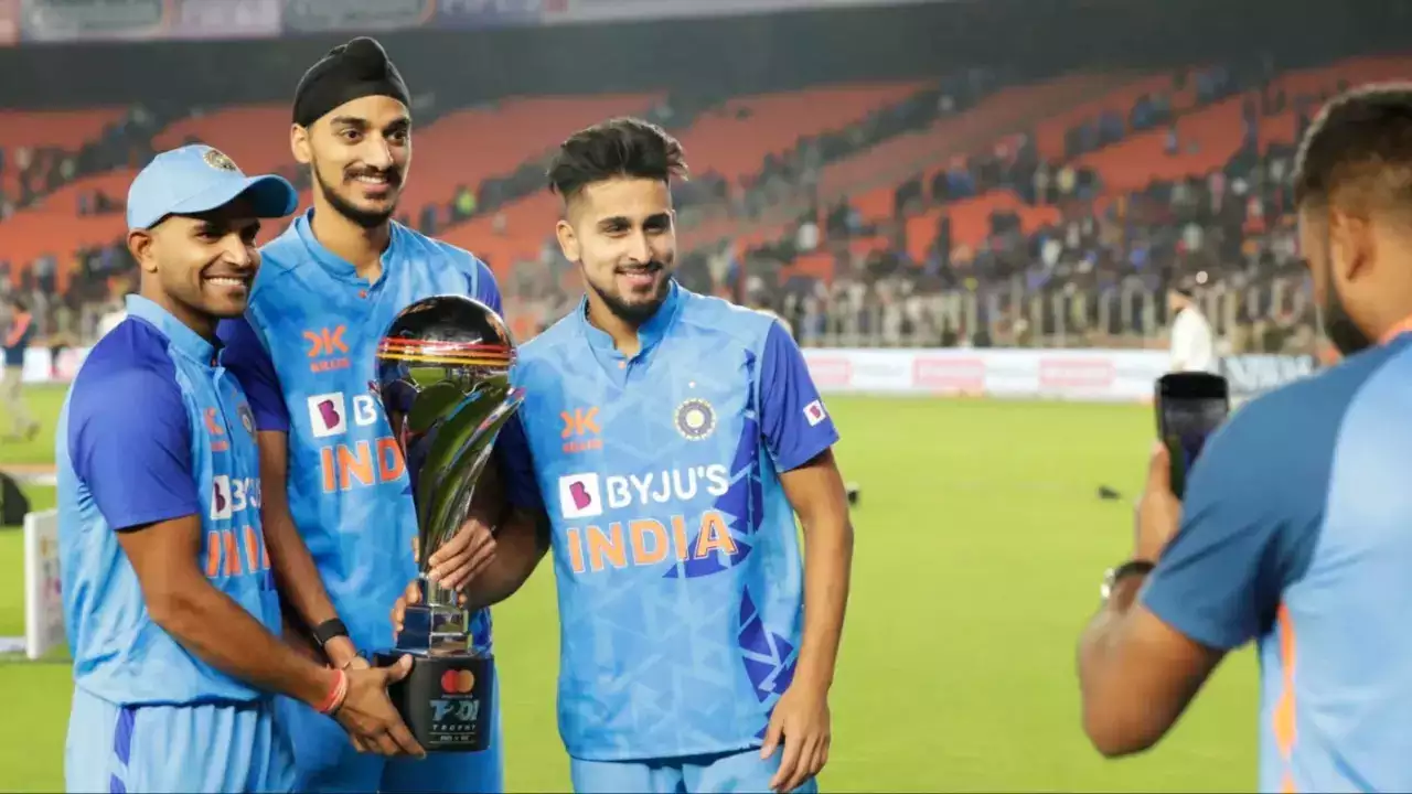 Not Mohammed Siraj! Aakash Chopra Predicts A 25-Year-Old Pacer To Be Most Expensive At IPL 2025 Mega Auction