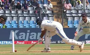 R Ashwin’s Astonishing Escape After Ball Hits Stumps But No Dismissal: 'Must Have Practiced in His Society as a Kid'