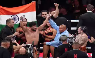 Mike Tyson vs Jake Paul: Neeraj Goyat Knocks Down Whindersson Nunes, Unfurls Indian Flag Inside Ring